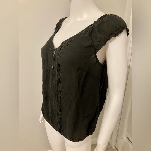 White House black market black silk shirt short sleeve button embroidered SZ- M - Picture 3 of 7